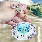 جاسوئیچی رزینی با متن Stay Strong