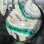 دکوراسیون خاص با ساعت دیواری رزینی