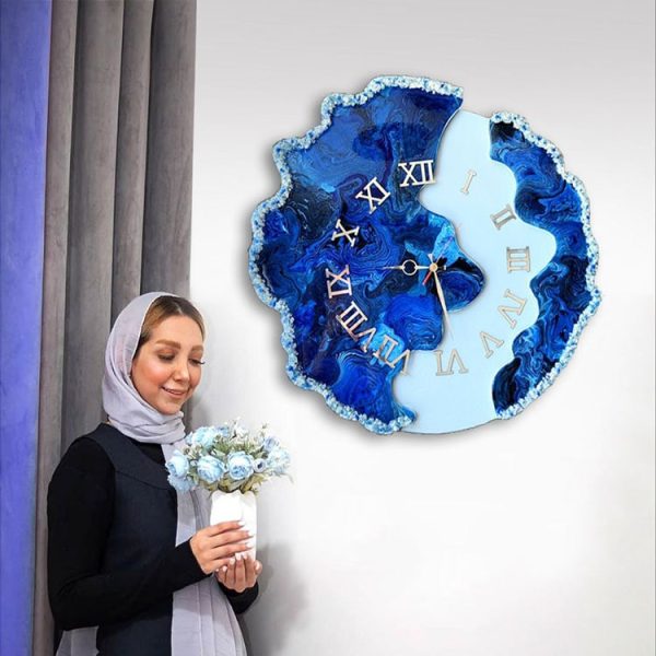 ساعت دفرمه اپوکسی با طرح چهره