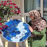 ساعت دیواری دفرمه دو تکه رزینی آبی