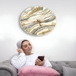 ساعت دیواری رزین با طرح سنگ مرمر و کریستال‌های طلایی