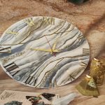 ساعت دیواری رزینی با اعداد رومی طلایی