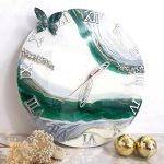 ساعت دیواری رزینی سبز و نقره‌ای