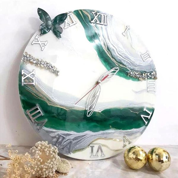 ساعت دیواری رزینی سبز و نقره‌ای
