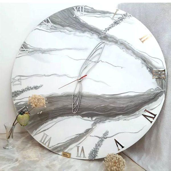 ساعت دیواری رزینی سفید و طوسی