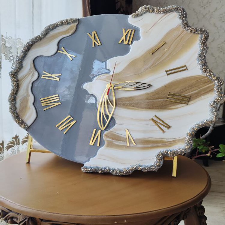 ساعت دیواری کریستالی دفرمه طوسی و طلایی