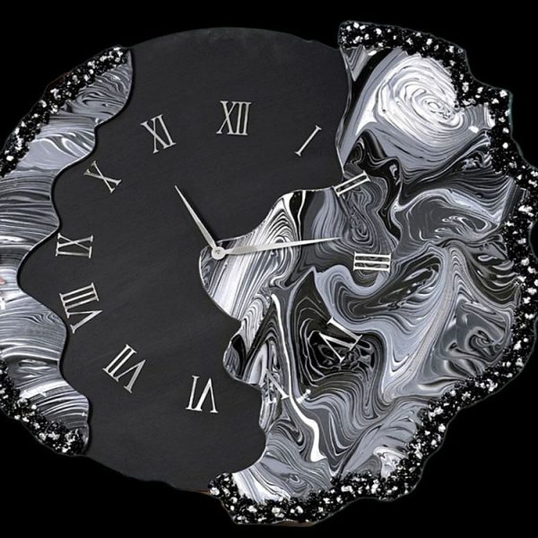 ساعت دیواری کریستالی دفرمه مشکی و سفید