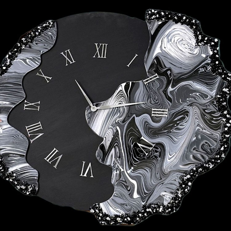 ساعت دیواری کریستالی دفرمه مشکی و سفید