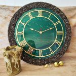 ساعت دیواری کریستالی سبز و طلایی