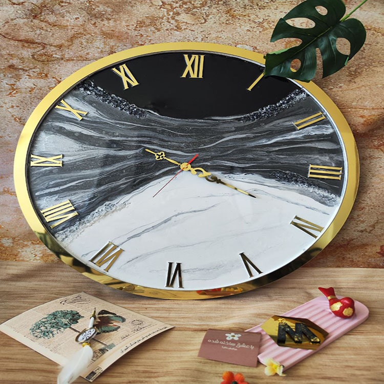 ساعت لاکچری با تم مشکی و سفید ساعت لاکچری با تم مشکی و سفید