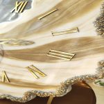 ساعت کریستالی طوسی و طلایی با اعداد رومی